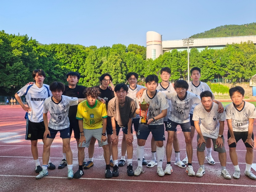 公司在公司第十八届“工商杯”足球联赛中勇夺季军