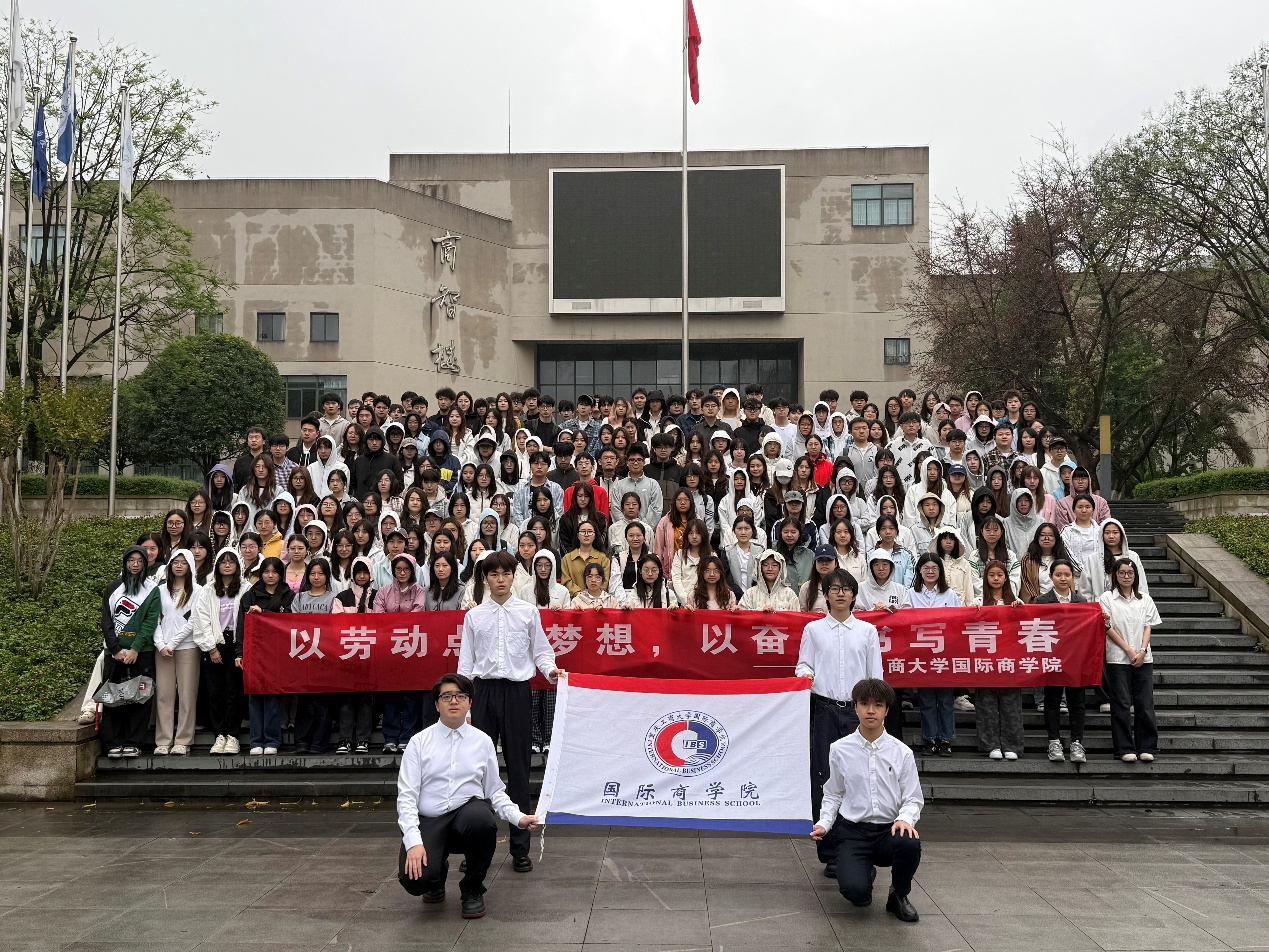 以劳动点燃梦想，以奋斗书写青春 ——beats365主题升旗仪式圆满落幕